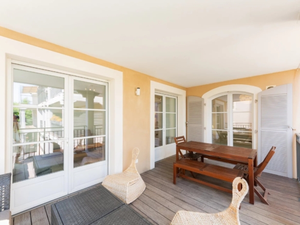 2 Bedroom Apartment in Saint Tropez 16