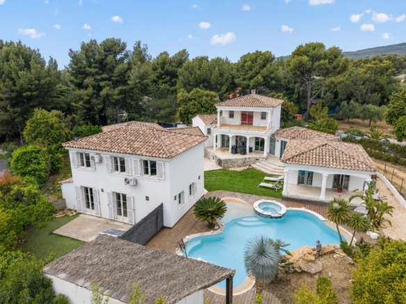6 Bedroom Villa/House in La Cadiere D Azur 24
