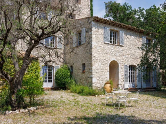 5 Bedroom Villa/House in La Colle Sur Loup 32