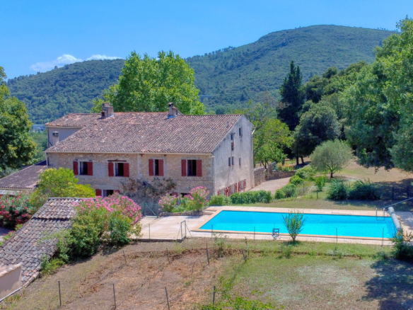 11 Bedroom Villa/House in St Maximin La Ste Baume 16