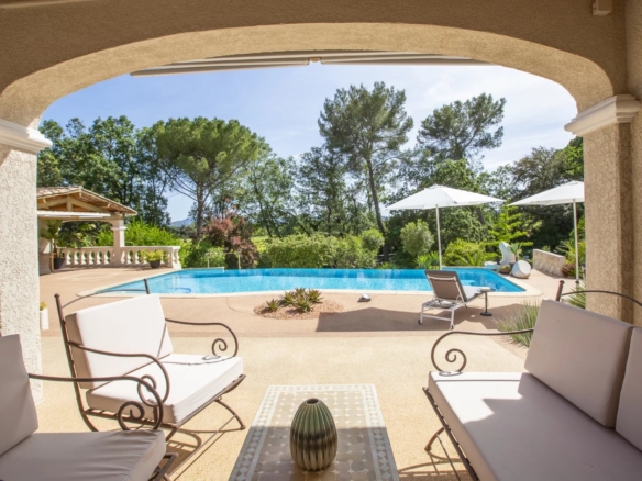 5 Bedroom Villa/House in La Motte 6