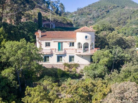 6 Bedroom Villa/House in Theoule Sur Mer 4