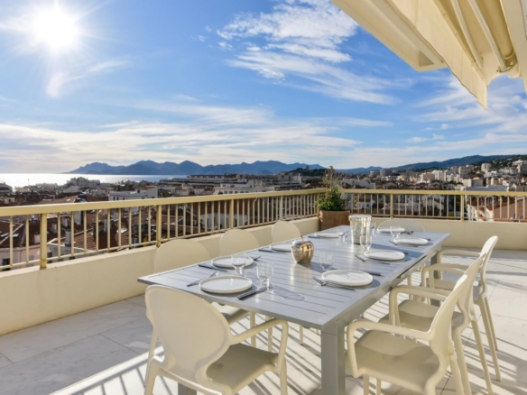 4 Bedroom Apartment in Cannes 36