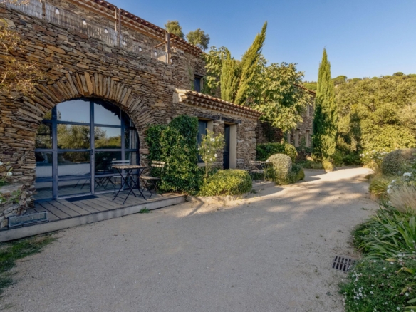 12 Bedroom Villa/House in La Garde Freinet 30