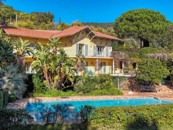 8 Bedroom Villa/House in Rayol Canadel Sur Mer 18