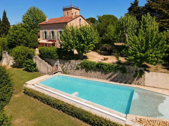 8 Bedroom Villa/House in Montauroux 4
