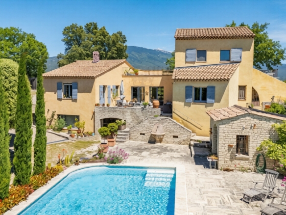 4 Bedroom Villa/House in Crillon Le Brave 36