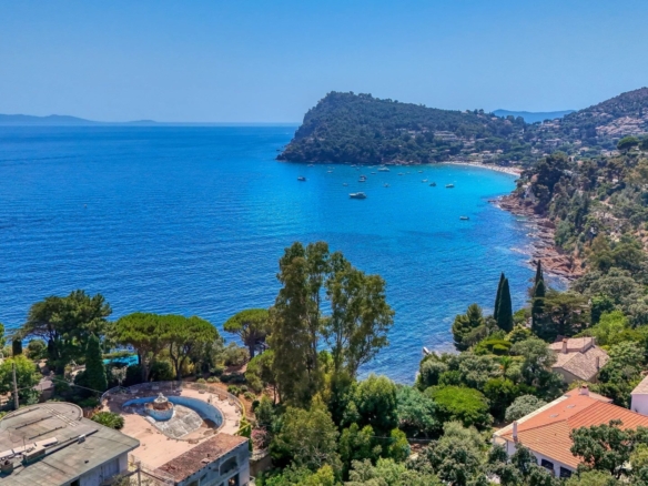 6 Bedroom Villa/House in Rayol Canadel Sur Mer 30