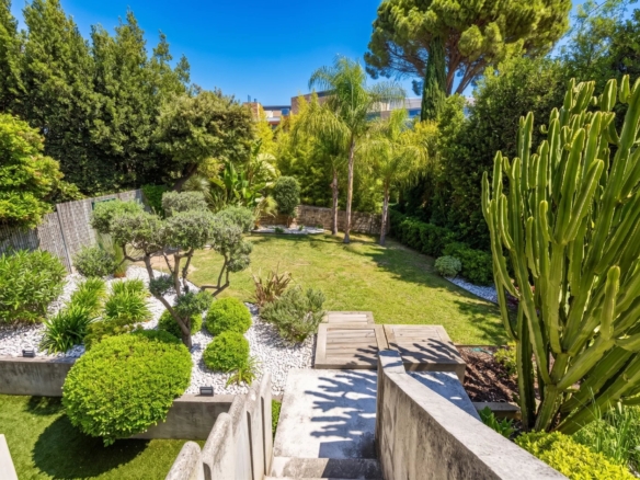 5 Bedroom Apartment in Marseille 26