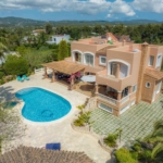 6 Bedroom Villa/House in Jesus 3