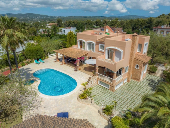 6 Bedroom Villa/House in Jesus 32