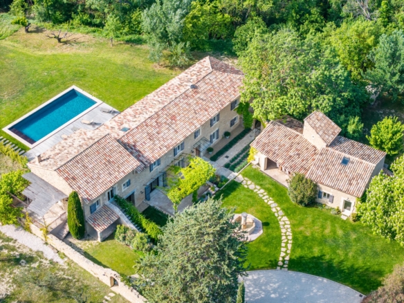 8 Bedroom Villa/House in Oppede 22