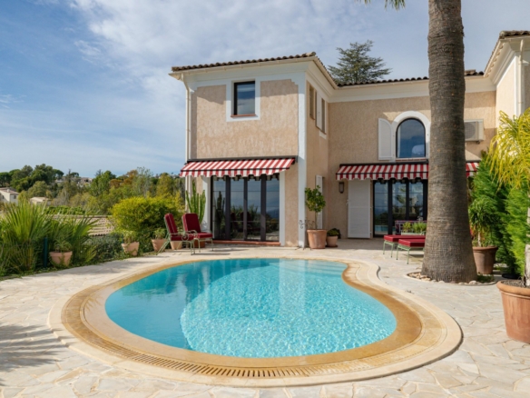 2 Bedroom Villa/House in Villeneuve Loubet 32