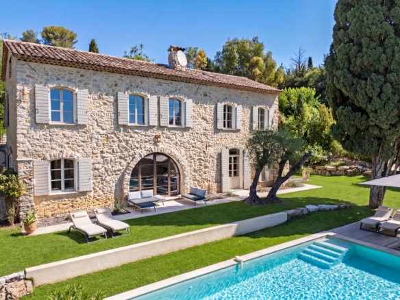 4 Bedroom Villa/House in Mougins 6