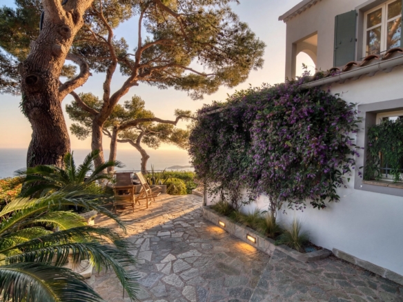 4 Bedroom Villa/House in Eze 18