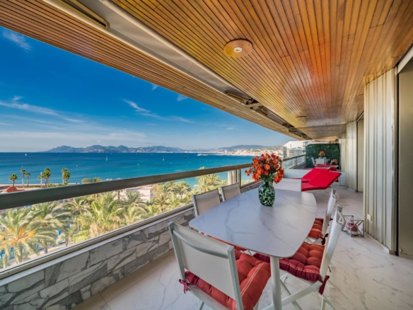 2 Bedroom Apartment in Cannes 18