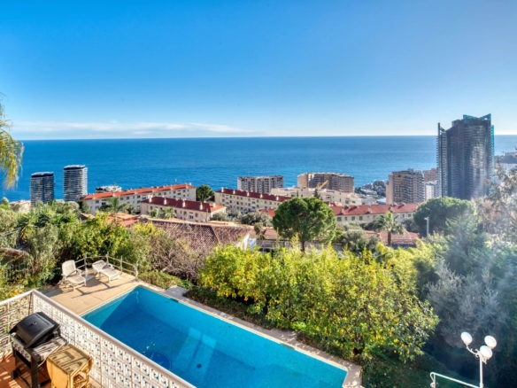 2 Bedroom Villa/House in Beausoleil 12