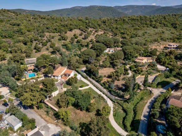 6 Bedroom Villa/House in Bormes Les Mimosas 16