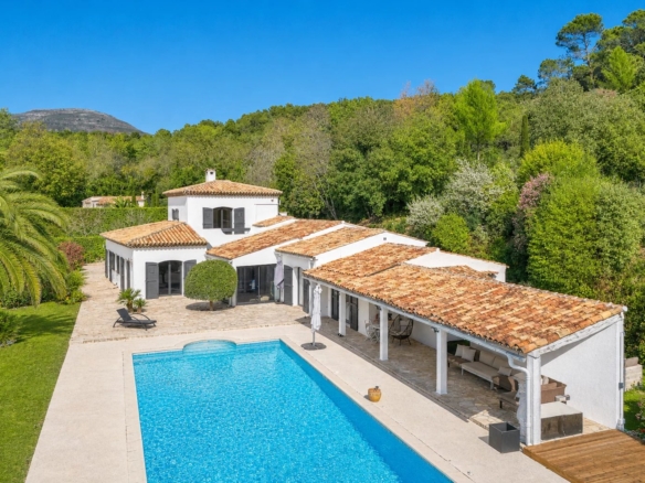 4 Bedroom Villa/House in La Colle Sur Loup 10