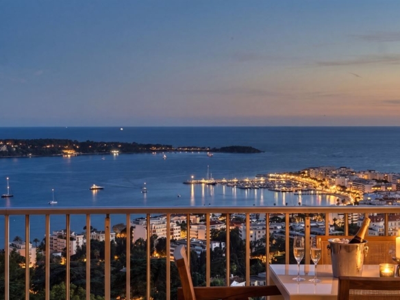 4 Bedroom Apartment in Cannes 12