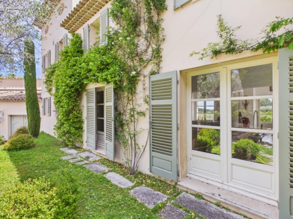 5 Bedroom Villa/House in Chateauneuf Grasse 2