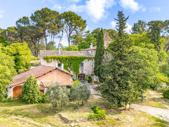 9 Bedroom Castle/Estates in L Isle Sur La Sorgue 12