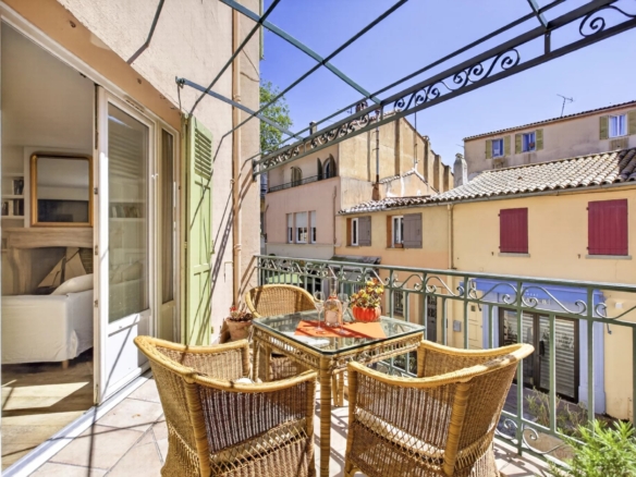 3 Bedroom Apartment in Saint Tropez 24
