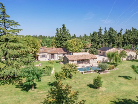 4 Bedroom Villa/House in Molleges 18