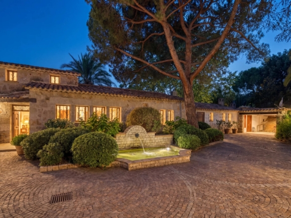 9 Bedroom Villa/House in St Paul 6