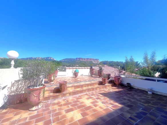 3 Bedroom Apartment in Cassis 20