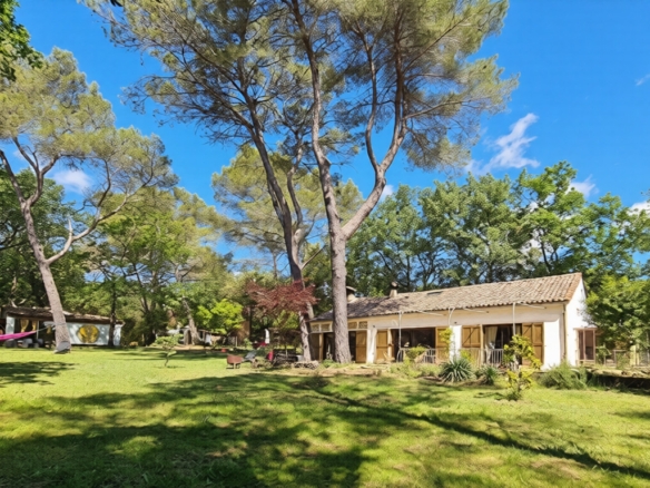 4 Bedroom Villa/House in Uzes 8