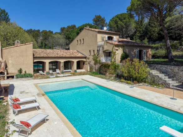 6 Bedroom Villa/House in Rians 26