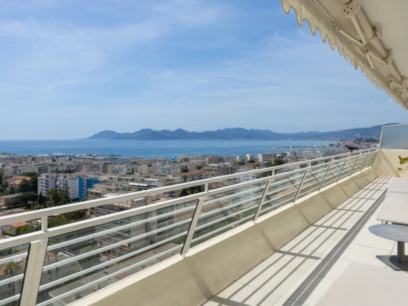 3 Bedroom Apartment in Cannes 14