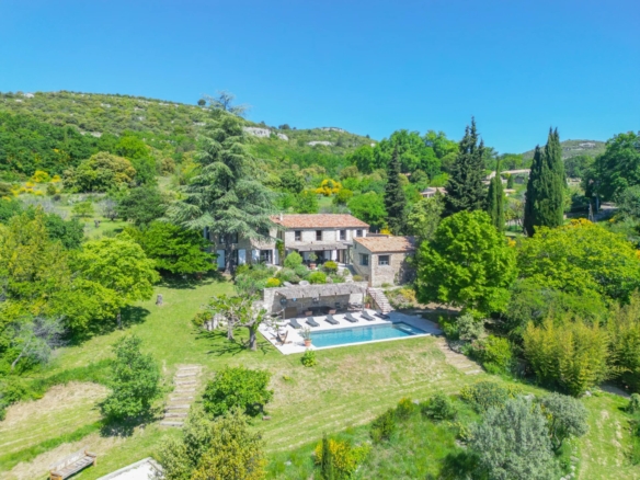 7 Bedroom Villa/House in Murs 8
