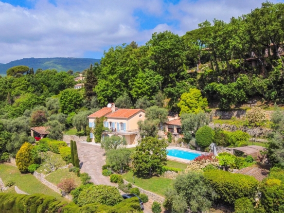 5 Bedroom Villa/House in Chateauneuf Grasse 24