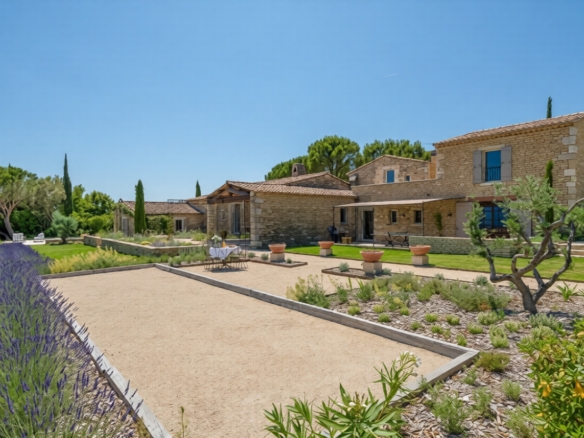 6 Bedroom Villa/House in Gordes 30