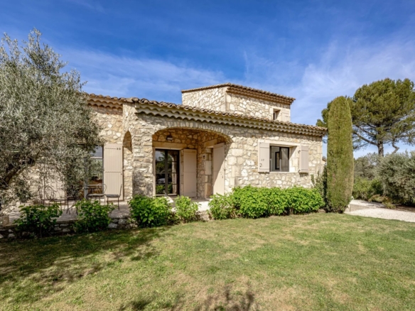 4 Bedroom Villa/House in Eygalieres 24