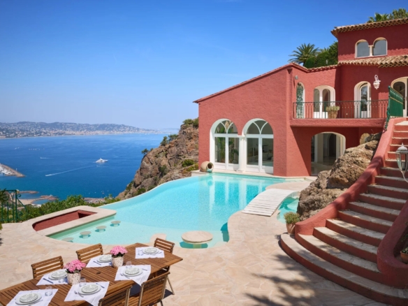Villa/House For Sale in Theoule Sur Mer 4
