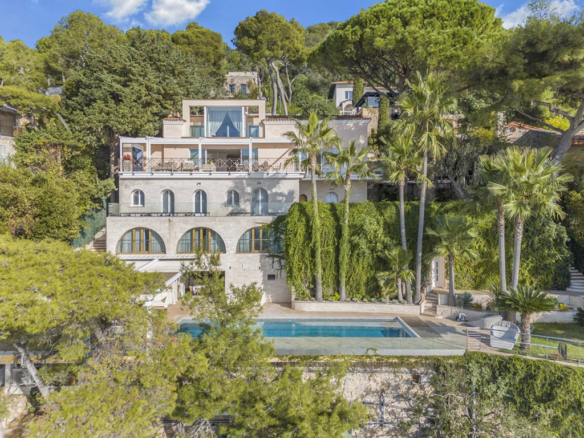 Image of a stunning luxury villa in St Jean Cap Ferrat surrounding by palm trees