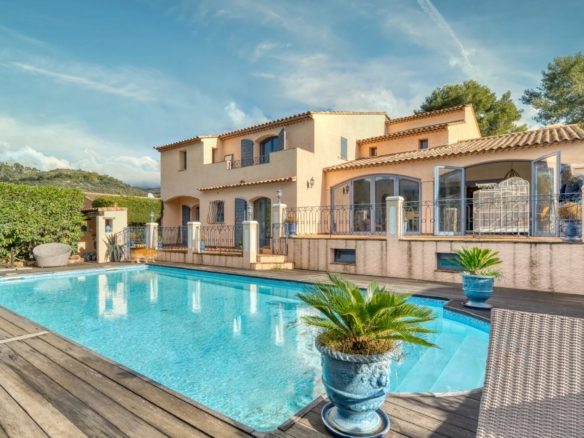 4 Bedroom Villa/House in La Turbie 2