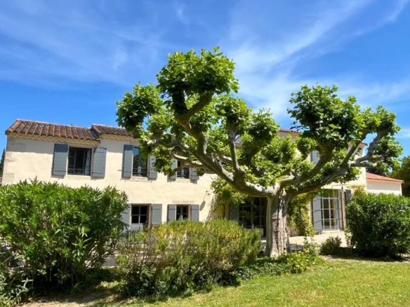 5 Bedroom Villa/House in St Remy De Provence 34