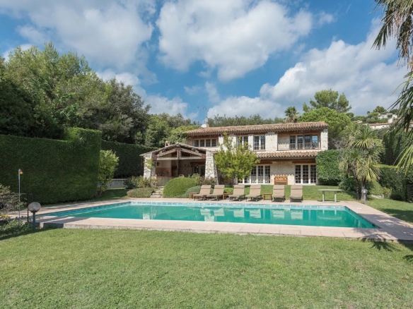 4 Bedroom Villa/House in La Colle Sur Loup 28